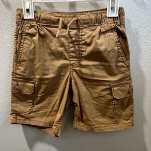 Gap kids tan hybrid cargo shorts with washwell size small 6-7.